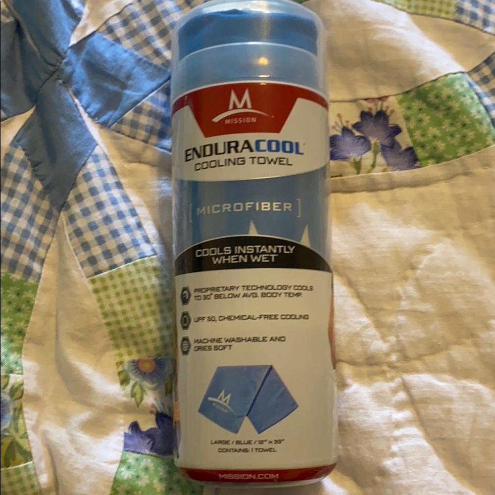 Microfiber cooling paper towel